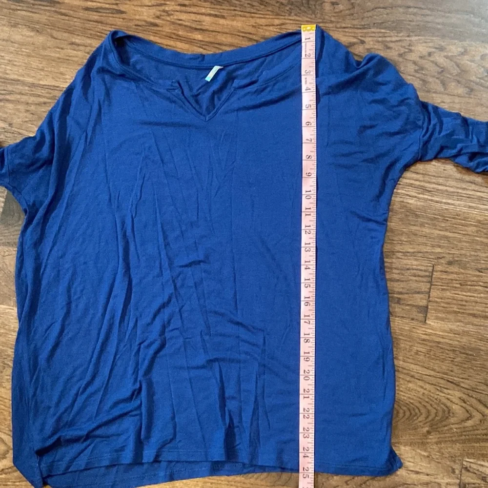 Color Thread Basic Dark Blue Top - Picture 5 of 6